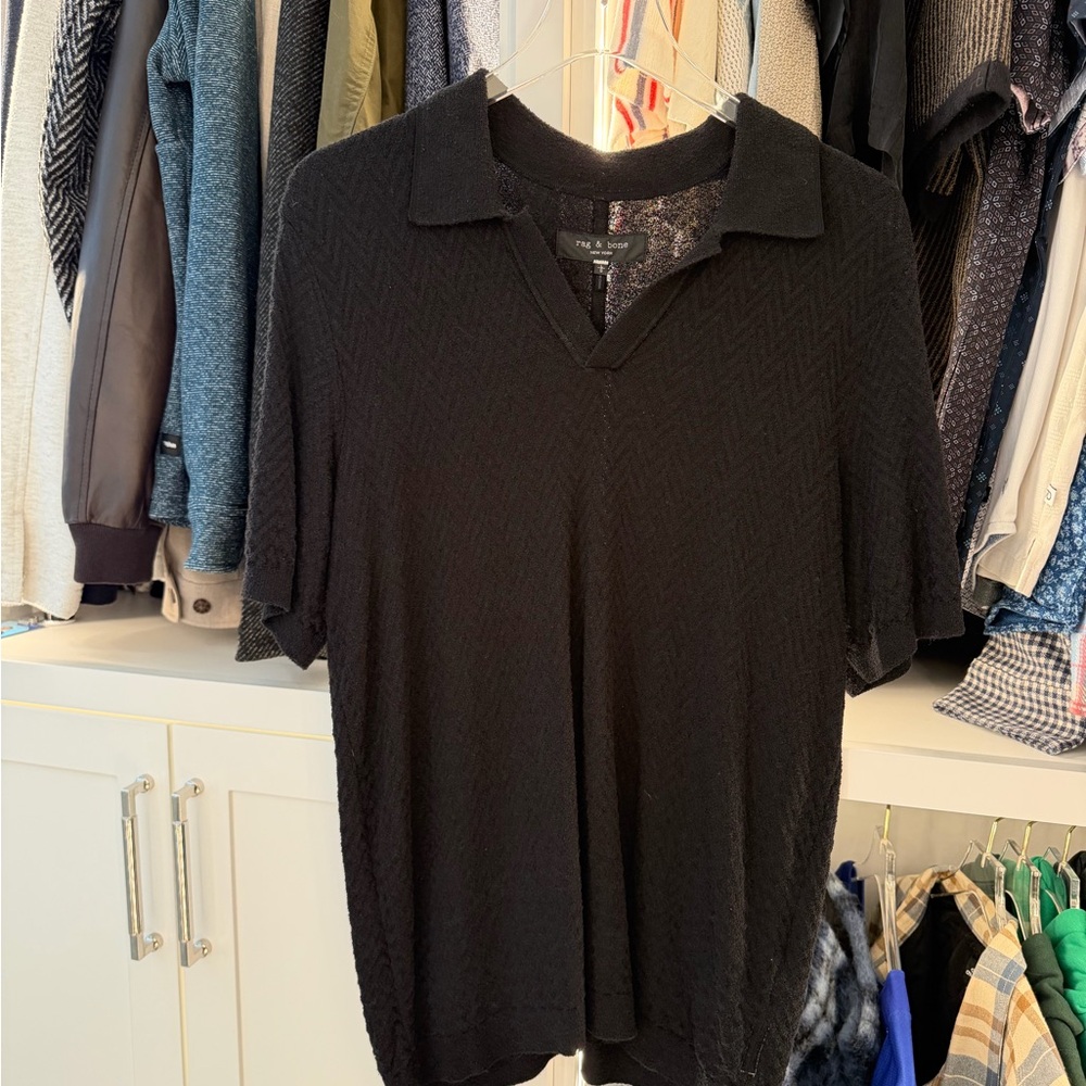 Rag & Bone Men’s Black V-neck shirt (L)